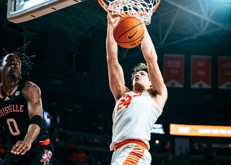 Click here to continue to College Basketball Photos