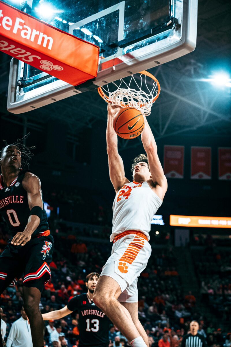 Click here to continue to College Basketball Photos